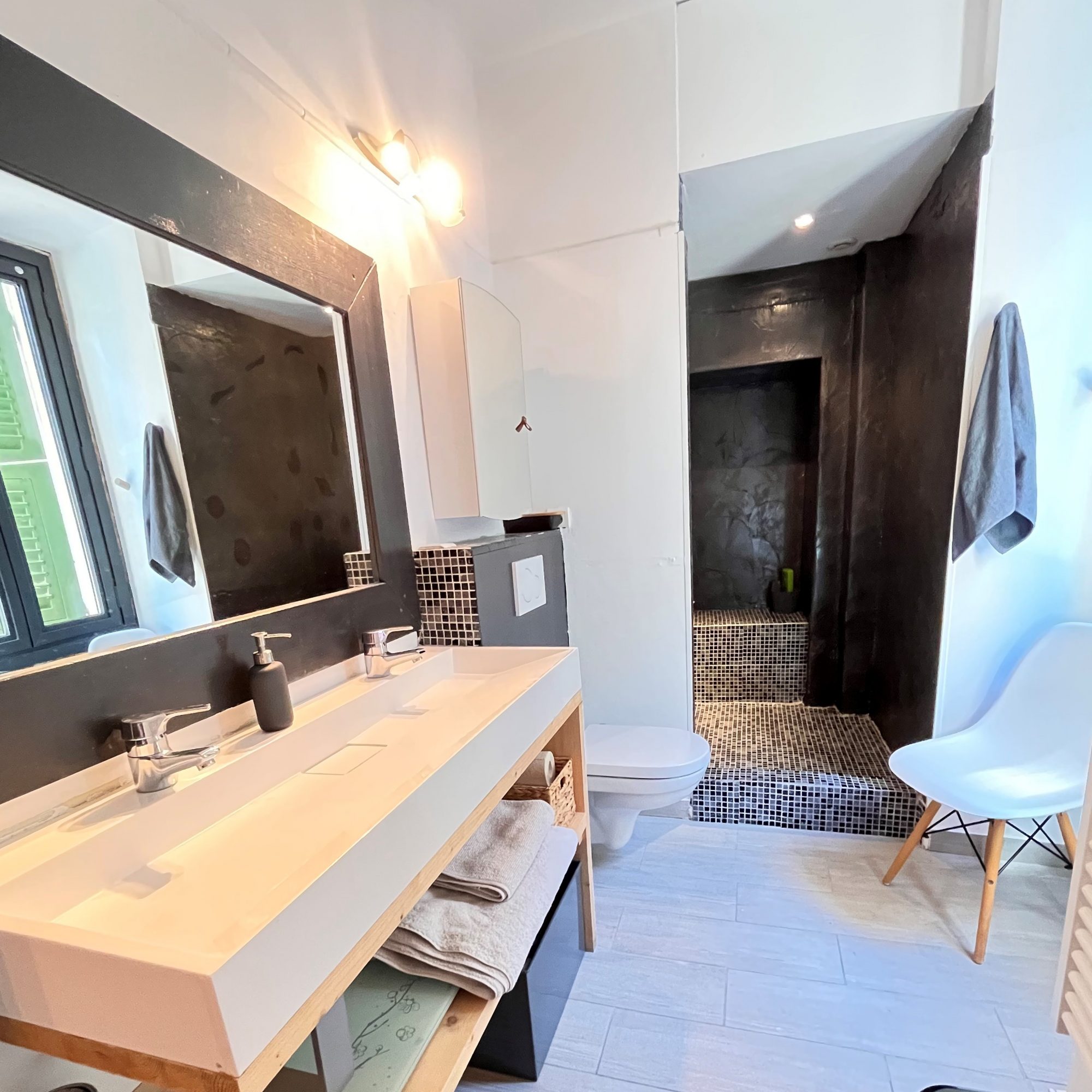 salle d'eau d'appartement vue mer Calvi à vendre